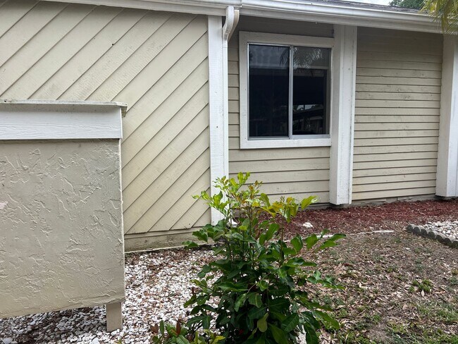 Building Photo - 3018 Sail Pointe Cir
