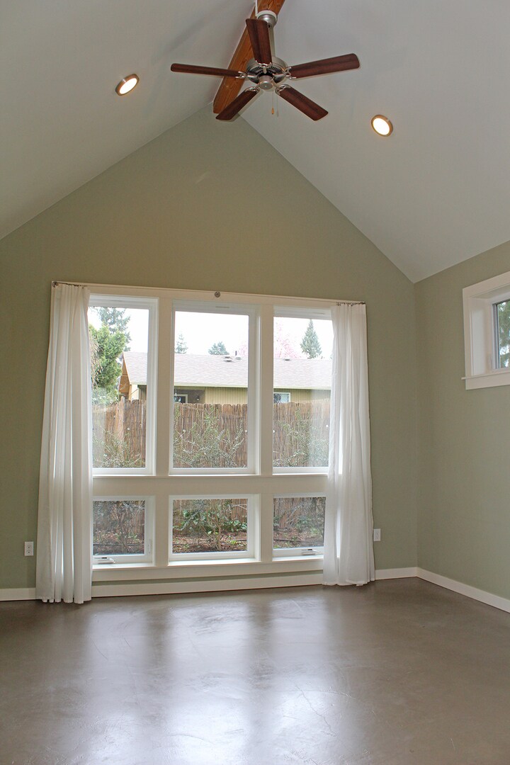 Building Photo - 5054 NE Sumner St