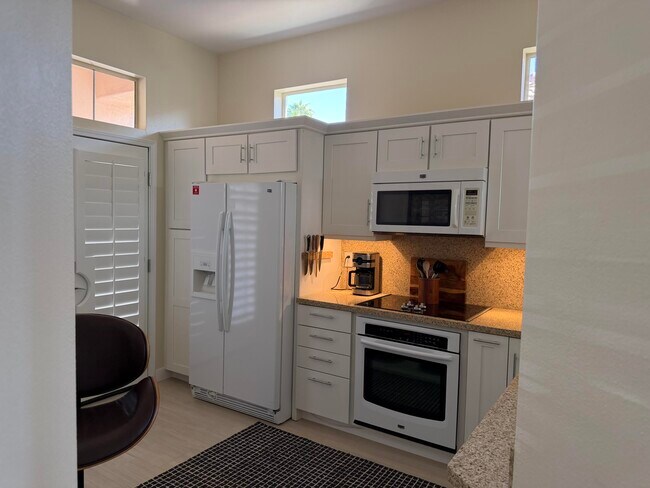 Building Photo - 37672 Breeze Way