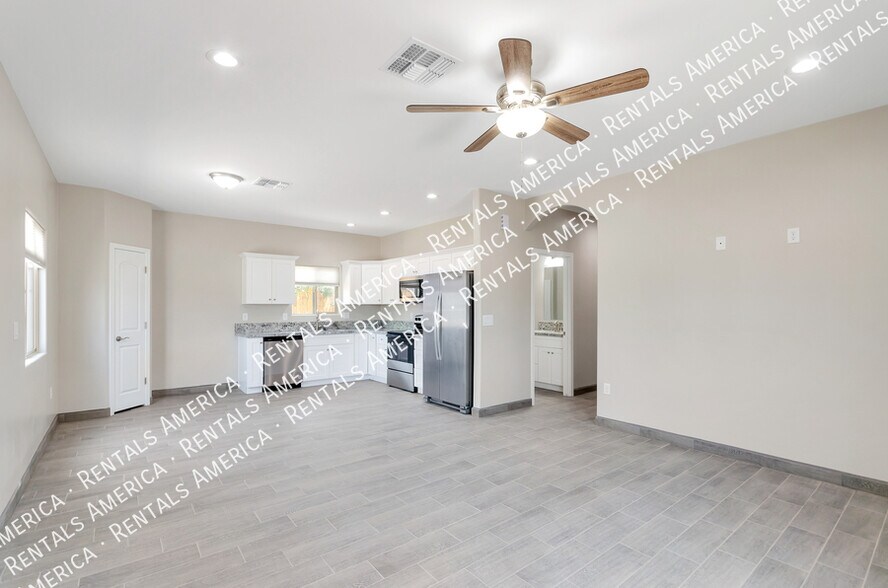 Building Photo - 820 E 35th St