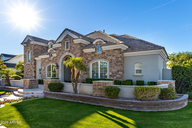 Building Photo - 2013 E Mallory St