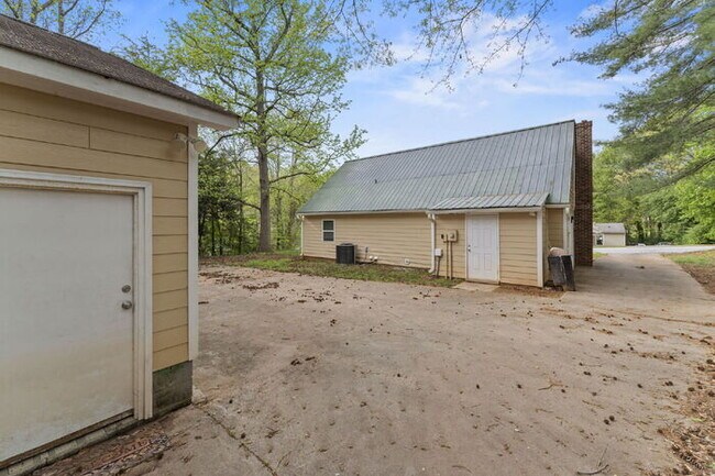 Building Photo - 4BR/2BA Piedmont Home with Flexible Layout + Detached Garage