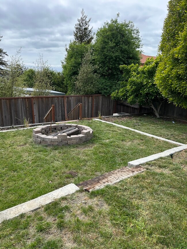 Building Photo - 7311 Gladys Ave