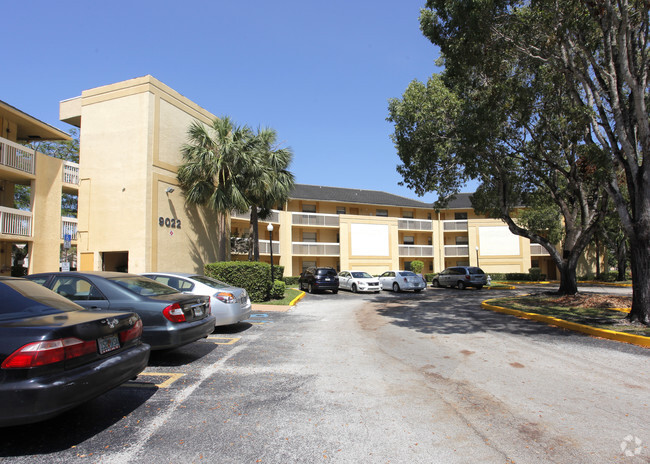 Building Photo - Island Club
