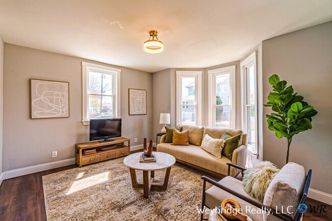 Building Photo - Beautiful, Updated Home in East End near C...