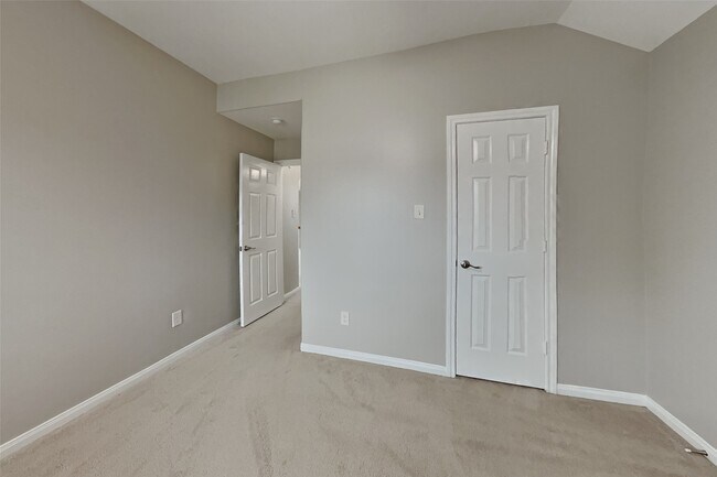 Building Photo - 6714 Village Bridge Dr
