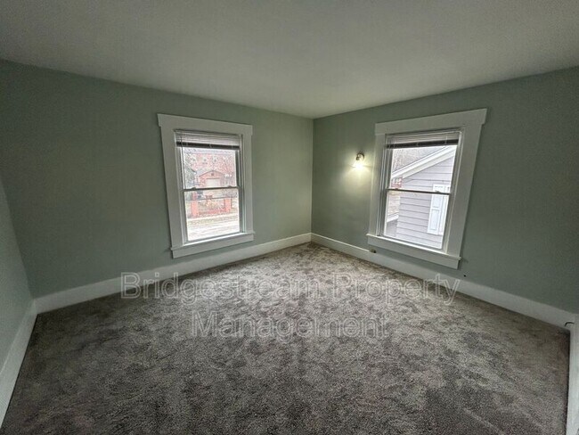 Building Photo - 207 S 2nd St