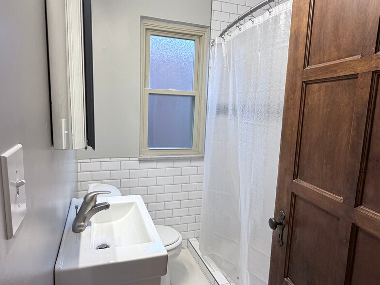 Building Photo - 1522 Northwest Blvd