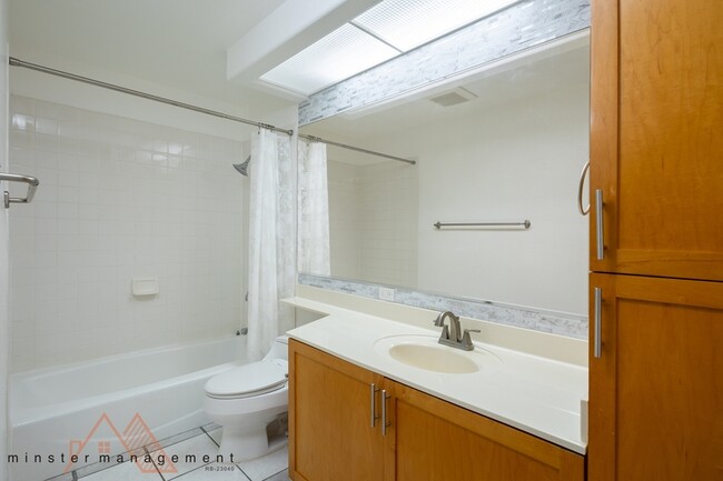 Building Photo - 7080 Hawaii Kai Dr
