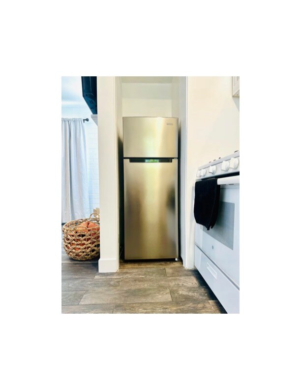 Building Photo - 187 W Center St