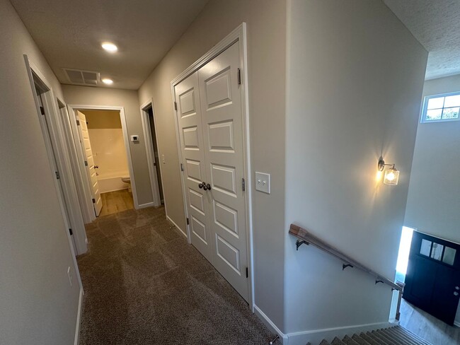 Building Photo - BRAND NEW Beautiful 3 Bed 2.5 Bath Townhou...