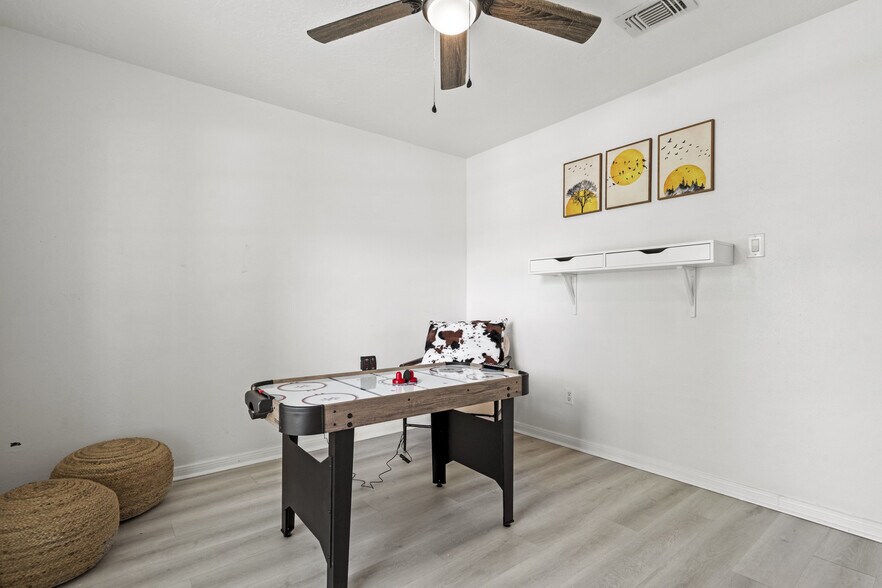 Building Photo - 604 Lochnell Dr