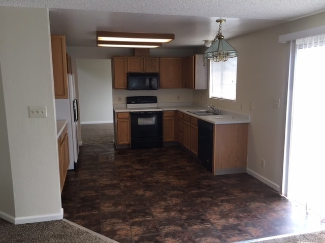 Building Photo - 6900 Calusa Ct