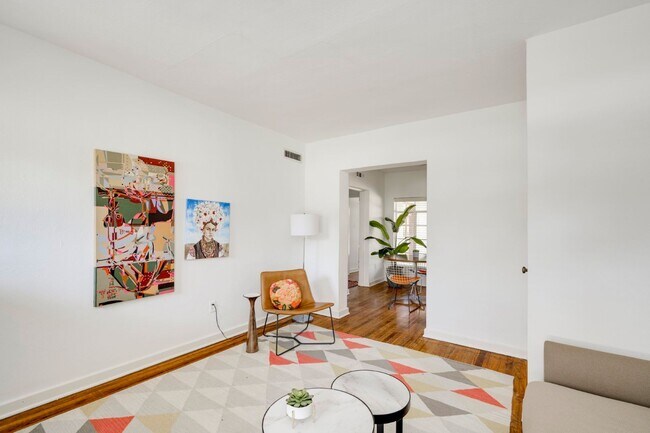 Building Photo - J07