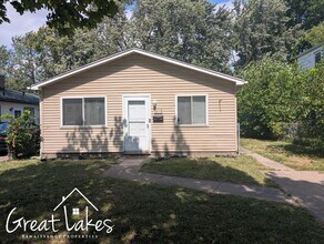 Building Photo - Charming 3 Bedroom 1 Bathroom now availabl...