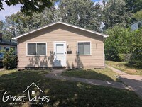 Building Photo - Charming 3 Bedroom 1 Bathroom now availabl...