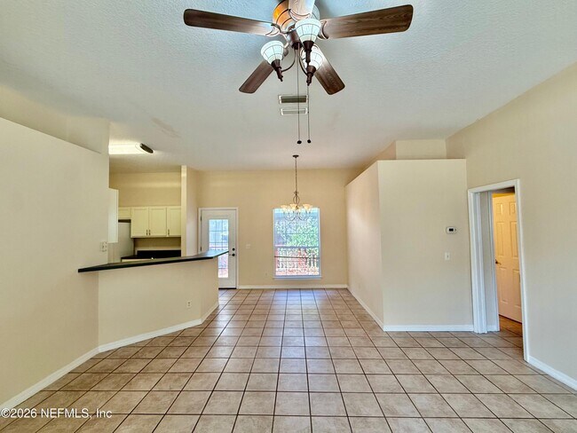 Building Photo - 2418 Hydrangea St