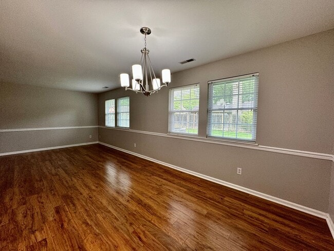 Building Photo - READY 05-15-25!! Ranch Home w/2-Car Garage...