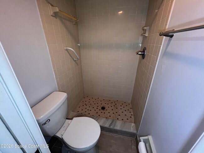 Building Photo - 1011 Clearmont St NE