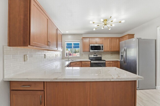 Building Photo - Fully Updated 2 Bed Mesa Condo | Quartz Counters + Pool & Spa