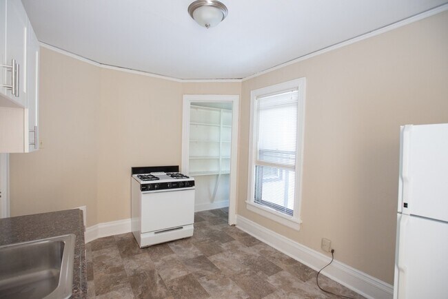 Building Photo - 2724-2726 N Murray Duplex