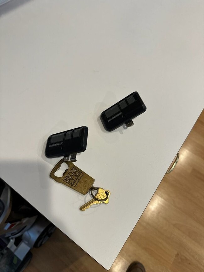 Building Photo - 3 bed, 2 bath home on the NW side