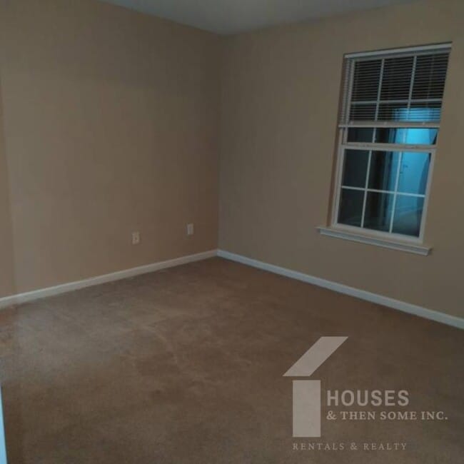 Building Photo - 515 Fairview Rd