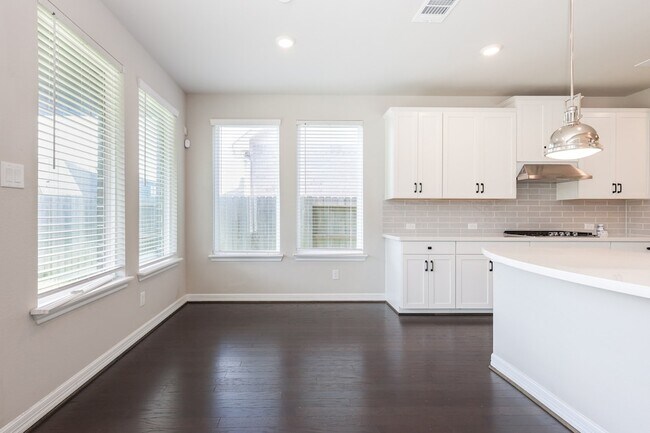 Building Photo - 2119 Stargrass Dr