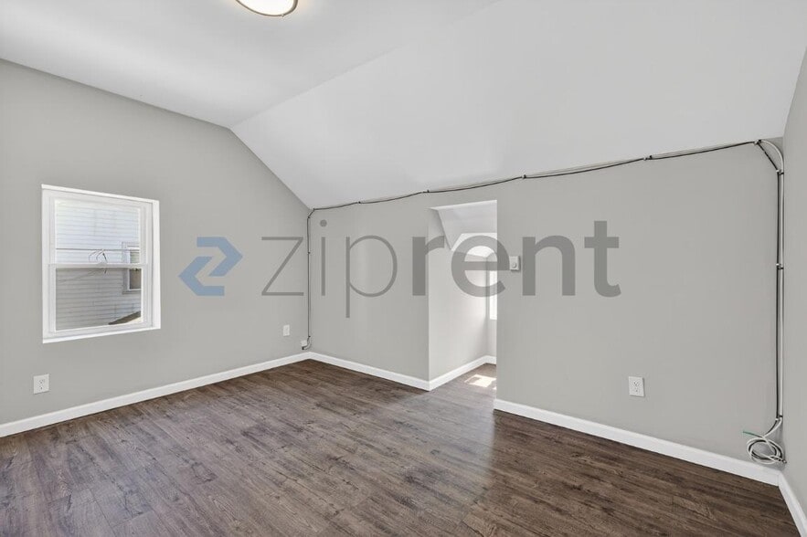 Building Photo - 158 Cliff St