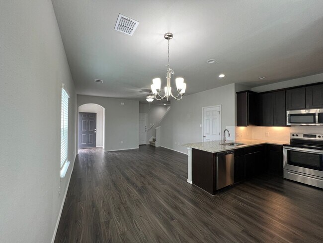 Building Photo - 2-Story Luxury duplex in Seguin