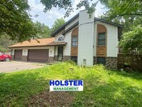 Building Photo - Large Single-Family Home In Gleason with 3...