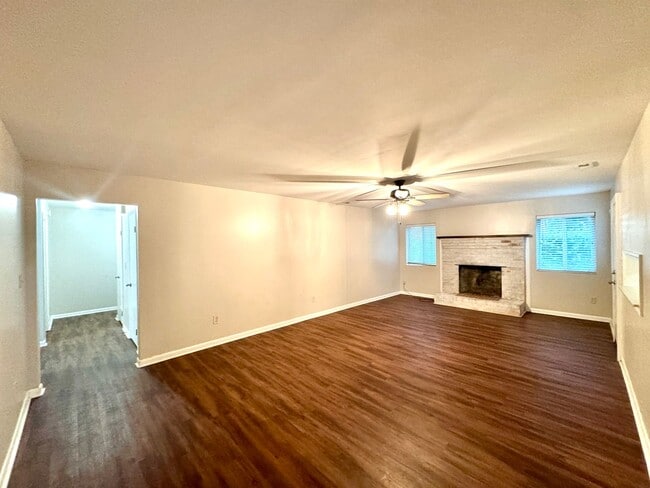 Building Photo - Modern Comfort & Convenience – 4BR/2.5BA i...