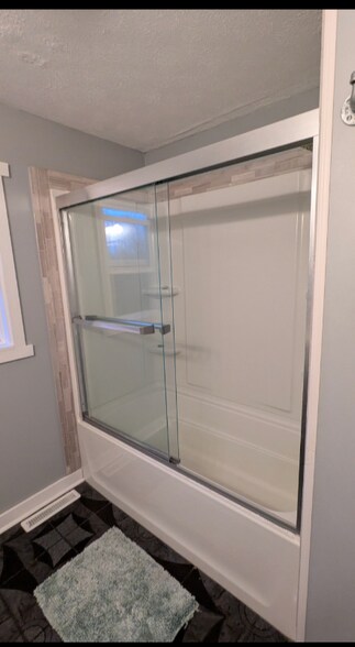 Building Photo - 16020 Union Rd