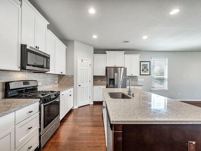 Building Photo - 3900 Harbor Point Dr