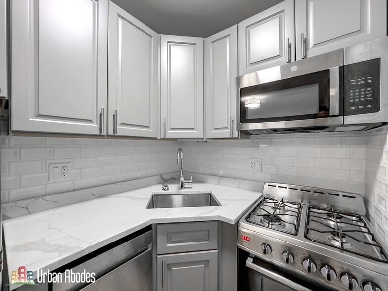 Building Photo - 503 W Belmont Ave