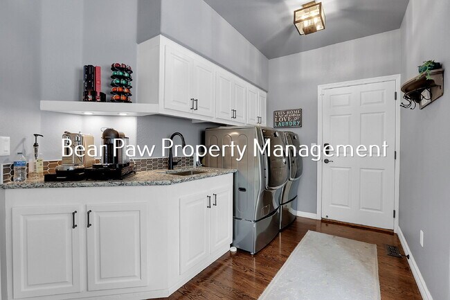 Building Photo - Stunning Home in the Ridge!!