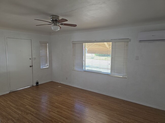 Building Photo - 2 bedroom for rent near Kenwood/St. Pete!