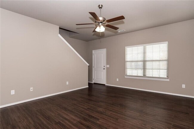 Building Photo - 4 bedroom 2.5 bath in Lowell-south of Promanade