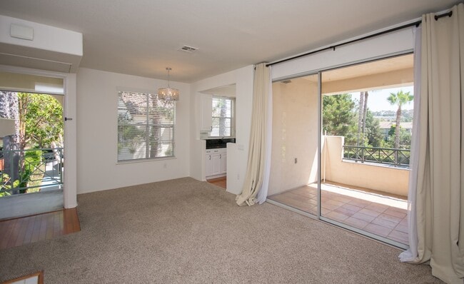 Building Photo - Beautiful Upstairs 2bd/2bth Condo in Carme...