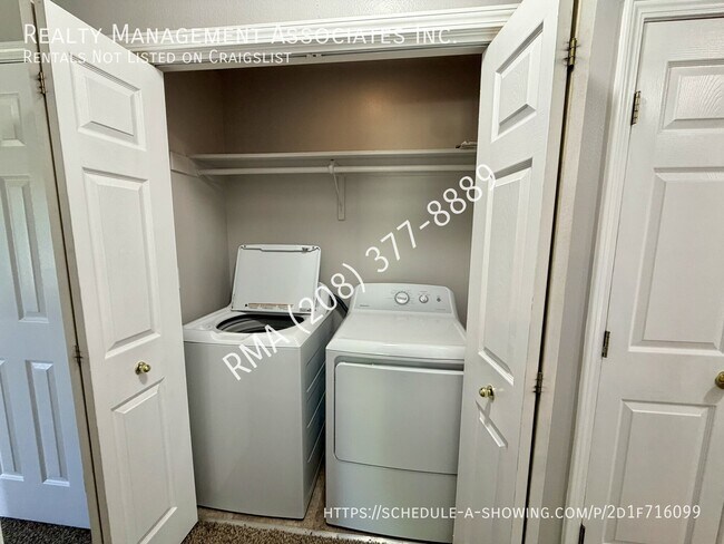 Building Photo - 1442 W Hayfield Ct