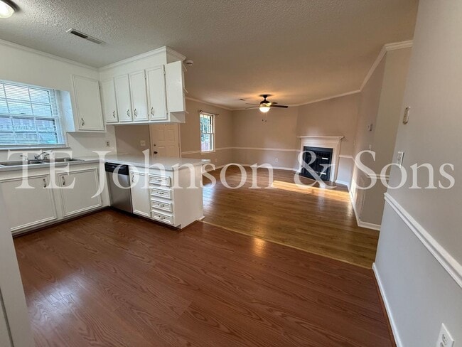 Building Photo - Charming 2-Bedroom with Fireplace & Modern...