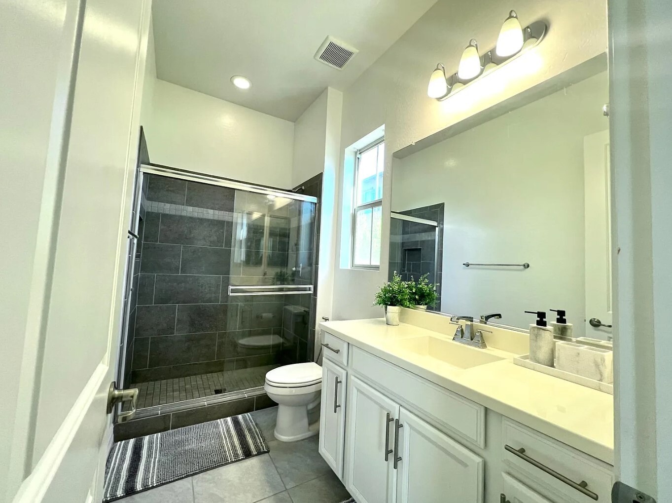 Building Photo - 3649 E Pinto Dr