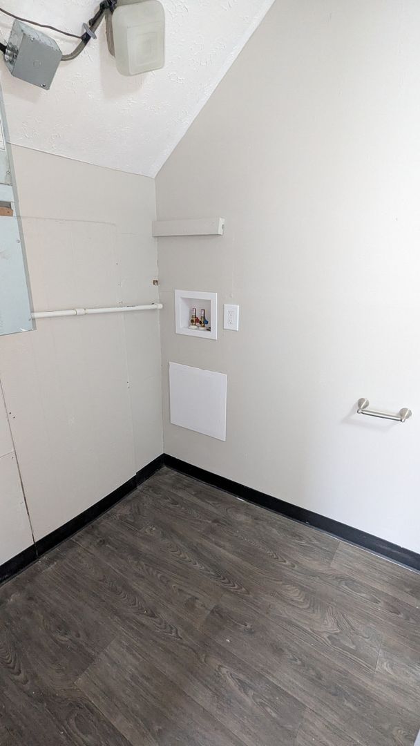 Building Photo - MN Cedar Village (833)