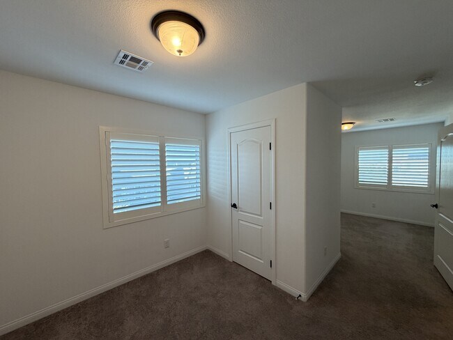 Building Photo - 7008 W Steele Canyon St