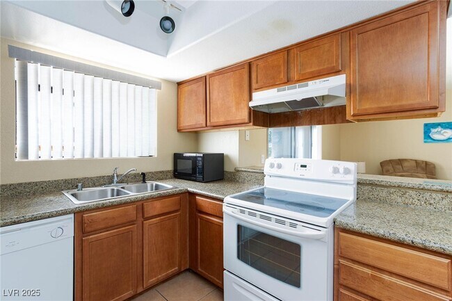 Building Photo - 7300 W Pirates Cove Rd