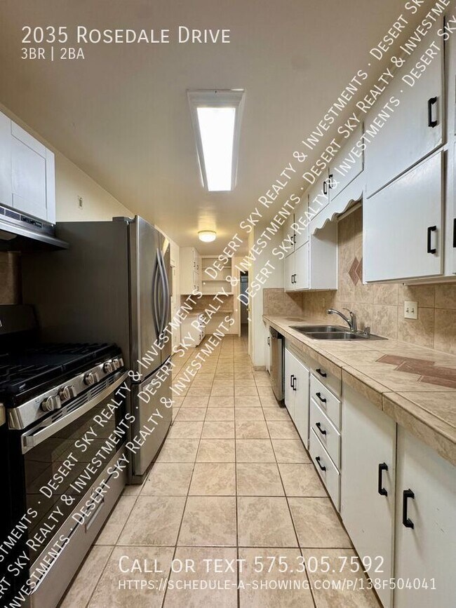 Building Photo - 2035 Rosedale Dr