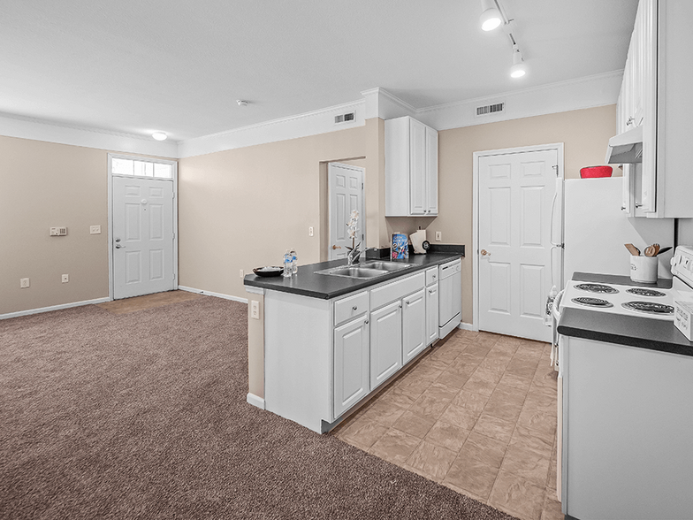 Open Kitchen, Great for Entertaining! - Creekside At Taylor Square