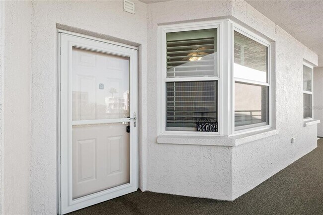 Building Photo - 8000 Sailboat Key Blvd S