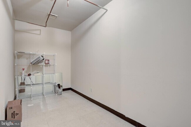 Building Photo - 5906 Cove Landing Road Unit 102