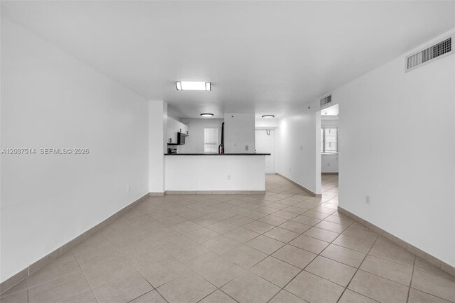 Building Photo - 1401 Bay Rd